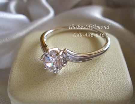 BR952RD+++แหวนเพชรเม็ดเดี่ยวขนาดกลาง+++เรียบ หรูหรา ดูดีมีระดับ ใส่แทนแหวนแต่งงานได้เลย เพชรตรงกลางขนาด 50 สต(5.2 mm)เพชรวิ๊งๆเลยค่ะ