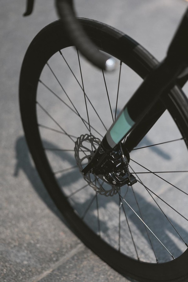 จักรยานเสือหมอบ JAVA AURIGA ชุดขับ DECA Shimano Sora 18speeds เฟรมอลูมิเนียม ลบรอยเชื่อม แฮนด์อลูมิเนียม lntegrated 700c