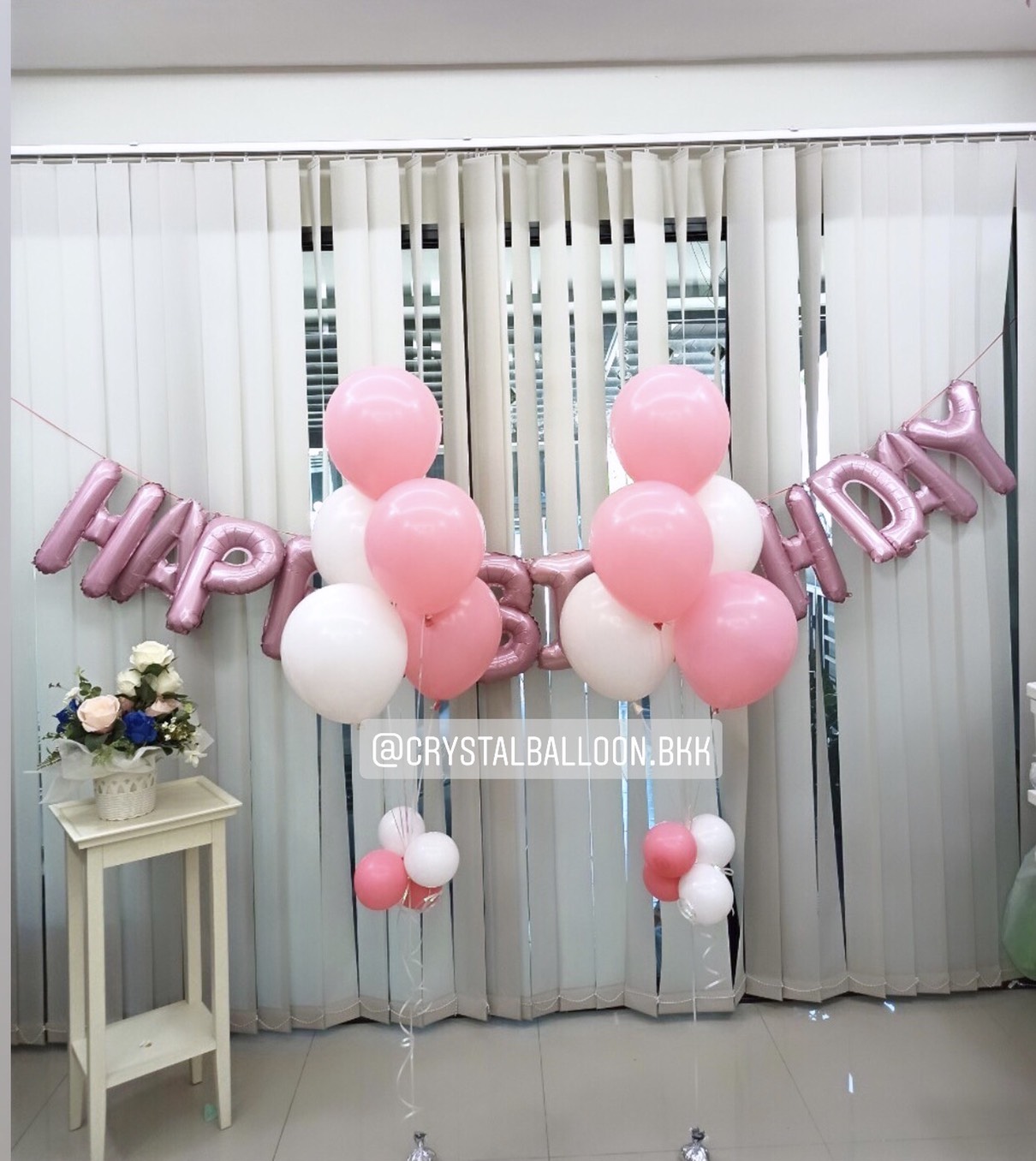 ลูกโป่ง วันเกิด ช่อลูกโป่ง ช่อ 5 ลูก 2 ช่อ พร้อม ฟอยล์ตัวอักษร Happy Birthday พร้อมตกเเต่ง สามารถเปลี่ยนสีลูกโป่ง/เปลี่ยนสี-ฟอยล์ตัวอักษรได้