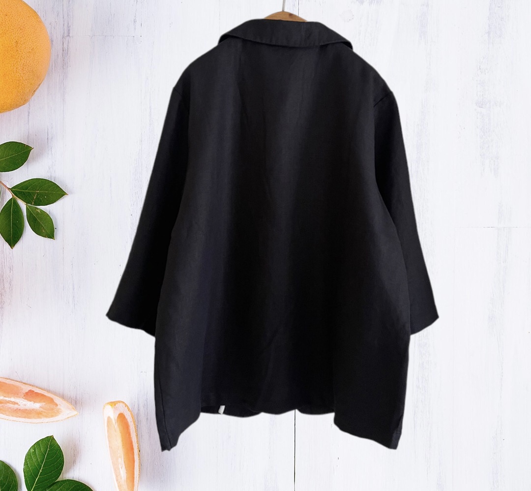 เสื้อสูทผ้าลินินแต่งกระเป๋าแขนสามส่วน