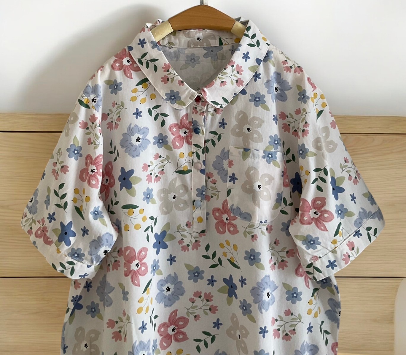 เสื้อผ้าฝ้ายลายดอกไม้แต่งกระเป๋า