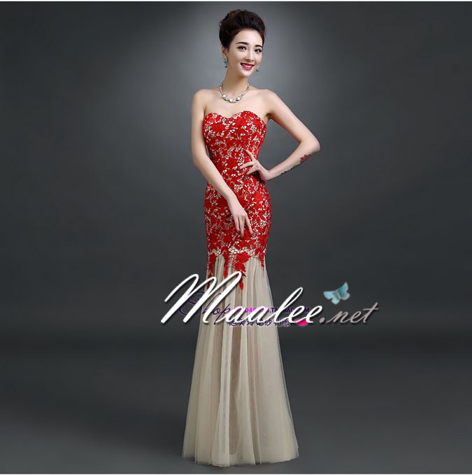 พร้อมเช่า ชุดราตรียาว สีแดง แบบเกาะอก ลายลูกไม้ ทรงหางปลาแต่งผ้าตาข่าย (เชือกผูกหลัง)