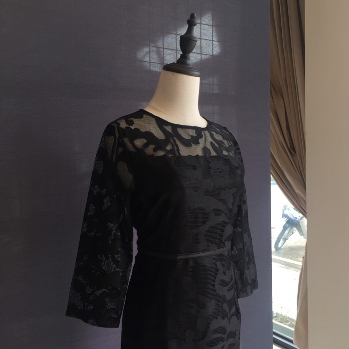 พร้อมส่ง ชุดเดรส/ชุดออกงาน ผ้าเกาหลี ผ้าโปร่งปักแขนยาวลายดอกไม้ สีดำ (ซิปหลัง) L ,4XL