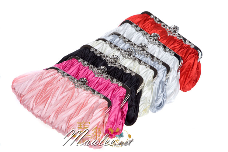 พร้อมส่ง Evening Clutch กระเป๋าออกงาน สีชมพู Hot Pink ผ้าซาตินอัดพลีต ลายฟันปลา พร้อมสายโซ่