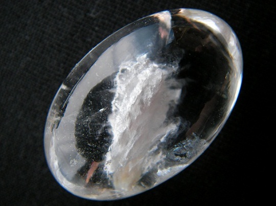 QU0009 แก้วโป่งข่าม แก้วเข้าแก้วโทน แร่เงินพระธาตุลอยกลางเม็ด ขาว-ขาว ใสสวยสะอาด มีรอยรานก้นเนื้อแก้ว ขนาดแก้ว 16.32x25.85x11.26 mm. นน. 33.33 ct