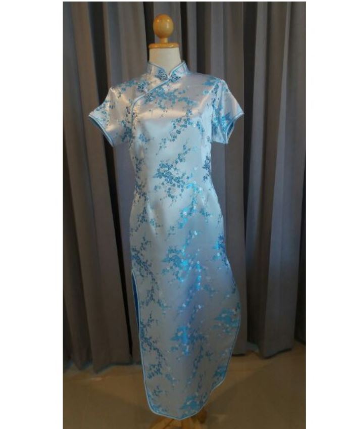 พร้อมส่ง กี่เพ้า สีฟ้า ลายดอกบ๊วย Cherry Blossom ผ้าไหมจีน กุ๊นขอบ ตัดเย็บอย่างดี (S,L,4XL,6XL)