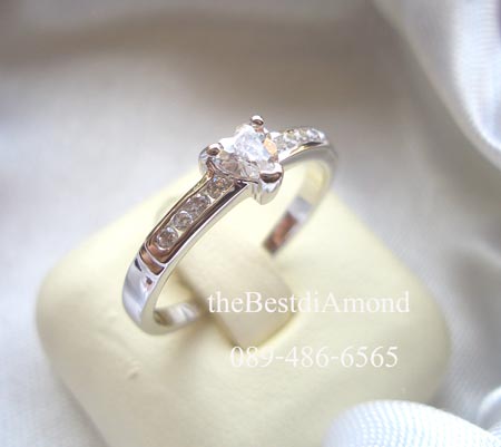 BR954RD++แหวนเพชรหัวใจ 25 สตบ่าข้าง 1 แถว++ เรียบๆ แต่น่ารักมาแล้ว อยู่ได้นานไม่มีout นำเพชรหัวใจ มาผสมเพชรกลม เพชรเล่นไฟดีทั้งเพชรหัวใจ และ เพชรกลม