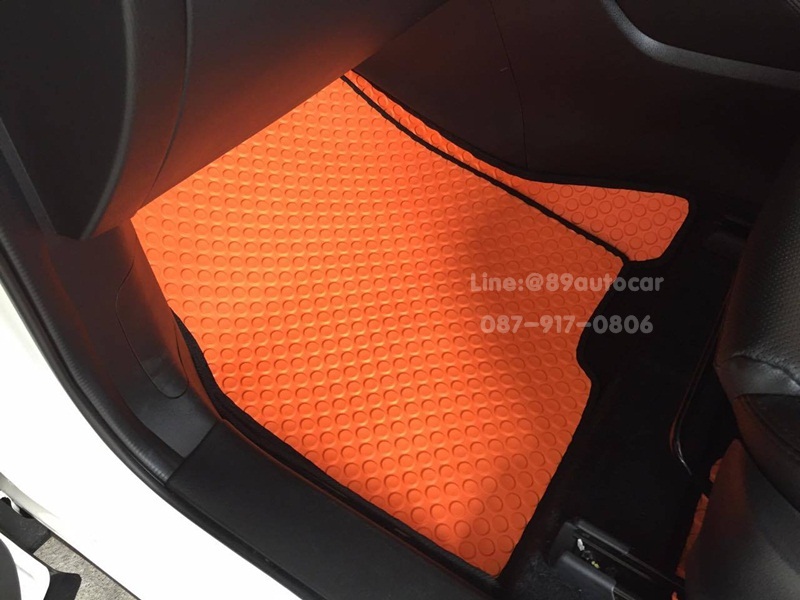 ยางปูพื้นรถยนต์เข้ารูป Mazda CX-5 ลายกระดุมสีส้มขอบดำ + ท้าย + พับเบาะ