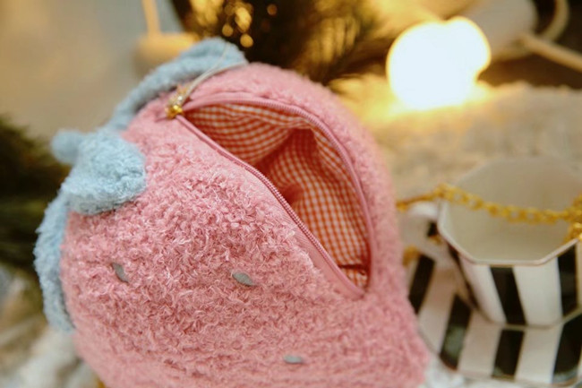 กระเป๋าสะพายข้าง กระบองเพชร / สตรอเบอรี่