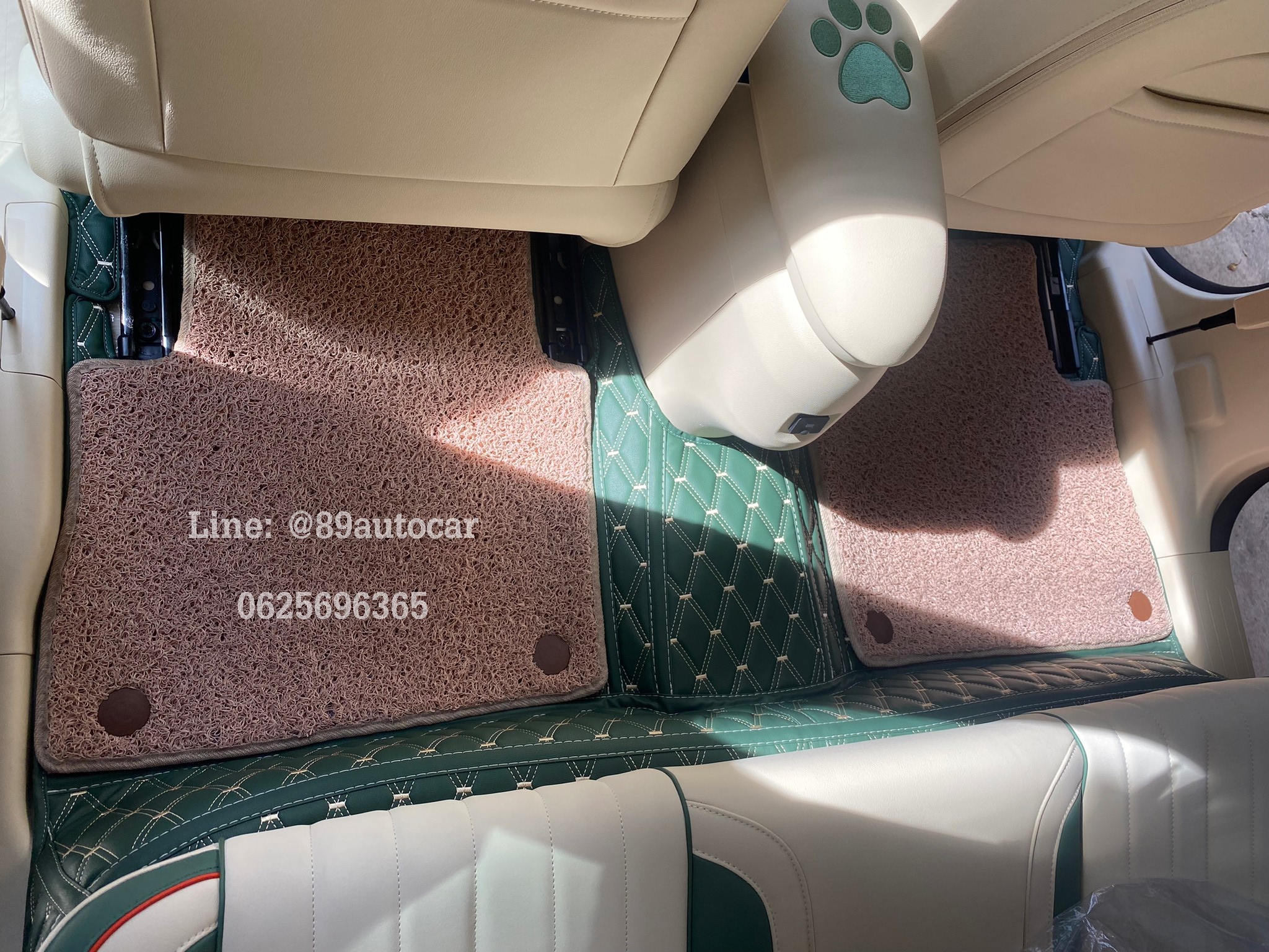 พรมปูพื้นรถยนต์ Ora Goodcat ปูพรมVVIP ด้ายคู่ สีเขียวด้ายทอง + ไวนิลดักฝุ่นสีครีม