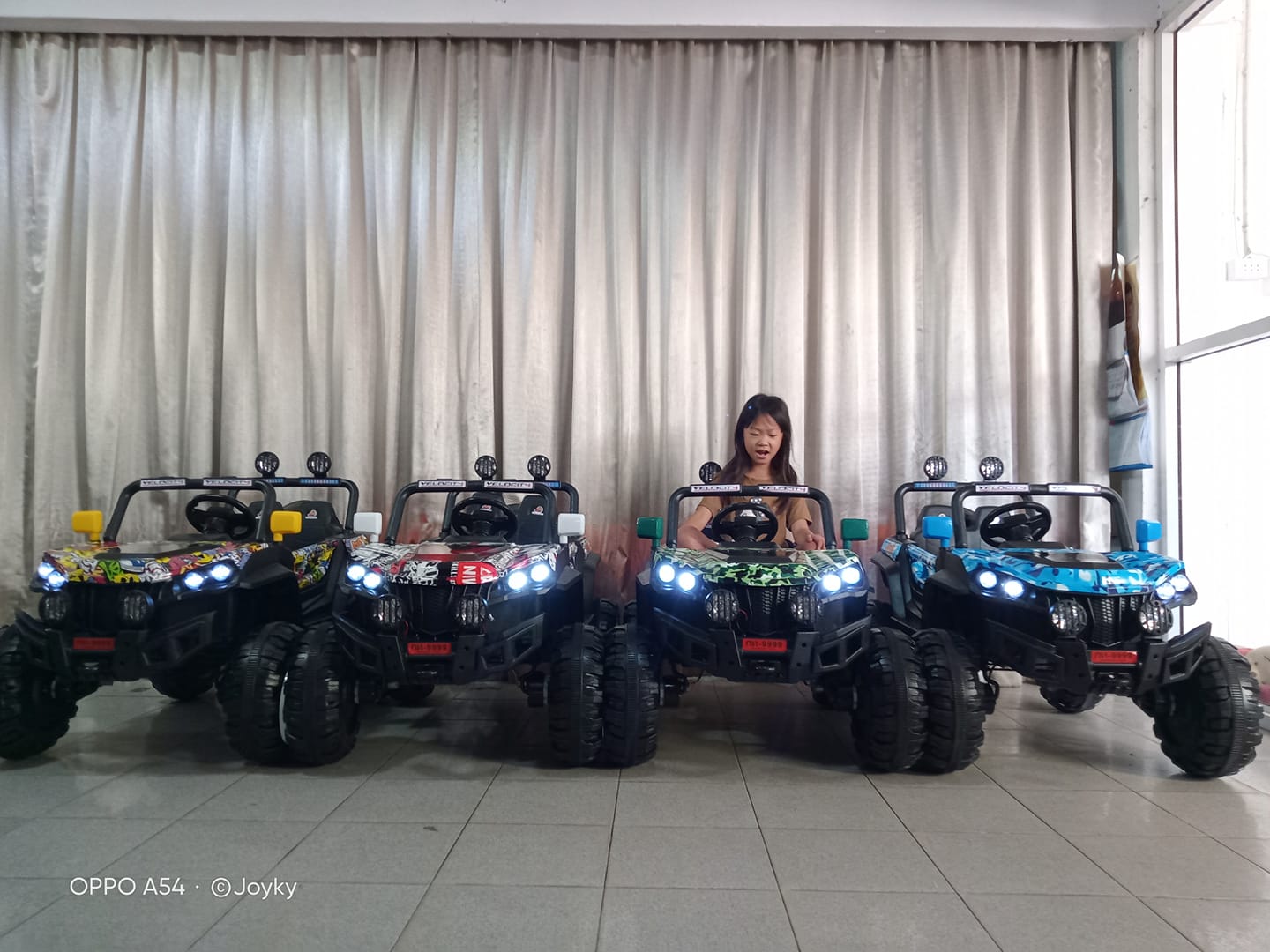 Jeep 4x4 Jeep กราฟฟิตี้ คันใหญ่