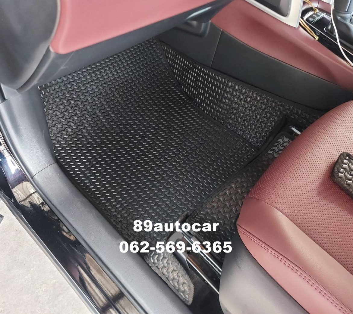 ผ้ายางปูพื้นรถยนต์ Toyota Cross ปูลายธนูสีดำ เต็มคัน