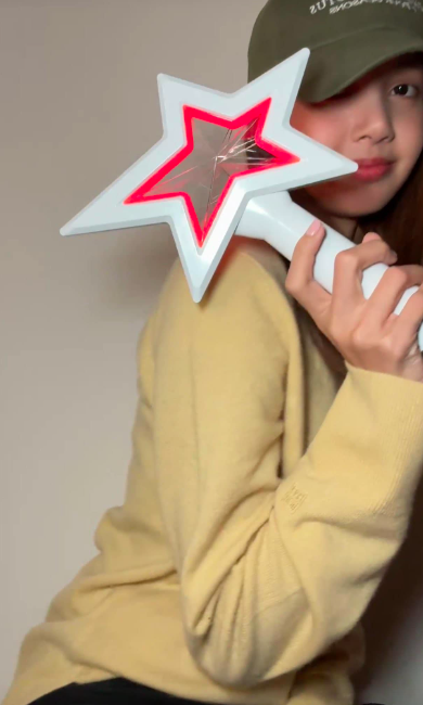 PRE. แท่งไฟลิซ่า LISA official Star Light Stick (นำเข้าเกาหลี 14- 25วัน)