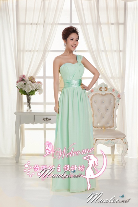 พร้อมส่ง ชุดราตรียาว เกาะอก ไหล่เดียว ผ้าชีฟองพลิ้วสวย คอ sweet heart แต่งเอวผ้าซาติน สีเขียว Apple