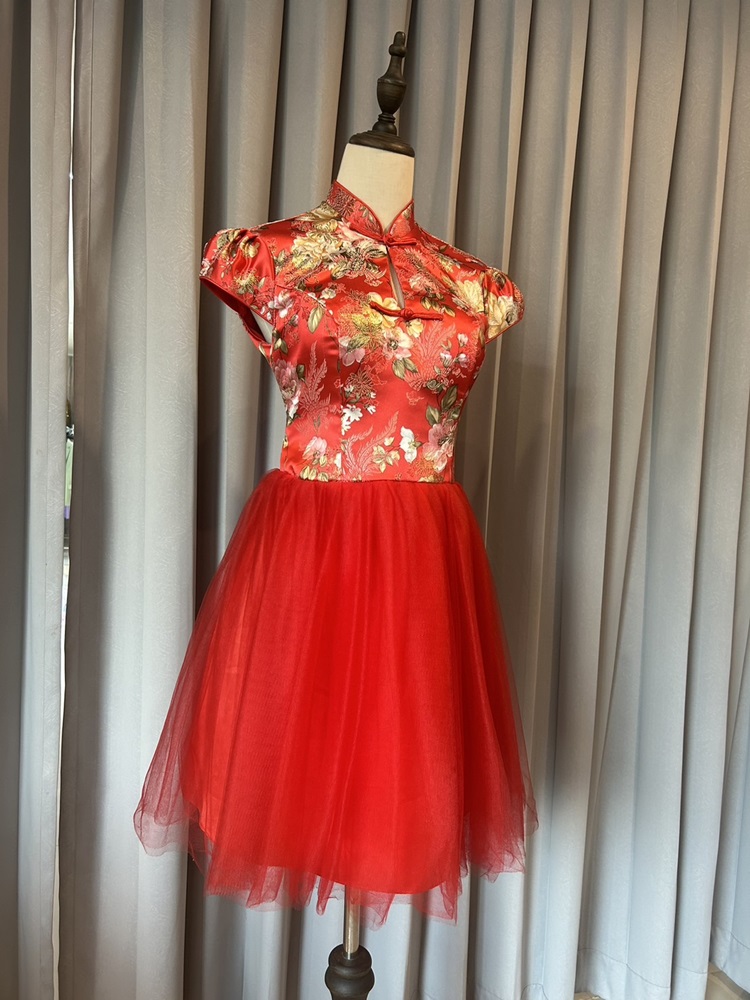 พร้อมเช่า ชุดแฟนซี ชุดราตรีสั้น ชุดตรุษจีน ชุดกี่เพ้า คอจีน กระโปรงตาข่ายพองสวย