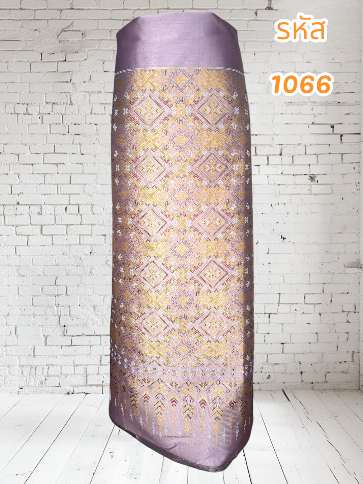 ผ้าถุงผ้าไหมแกมฝ้ายทอลายแพรวาสีม่วง (ผ้าเป็นผืน)1066
