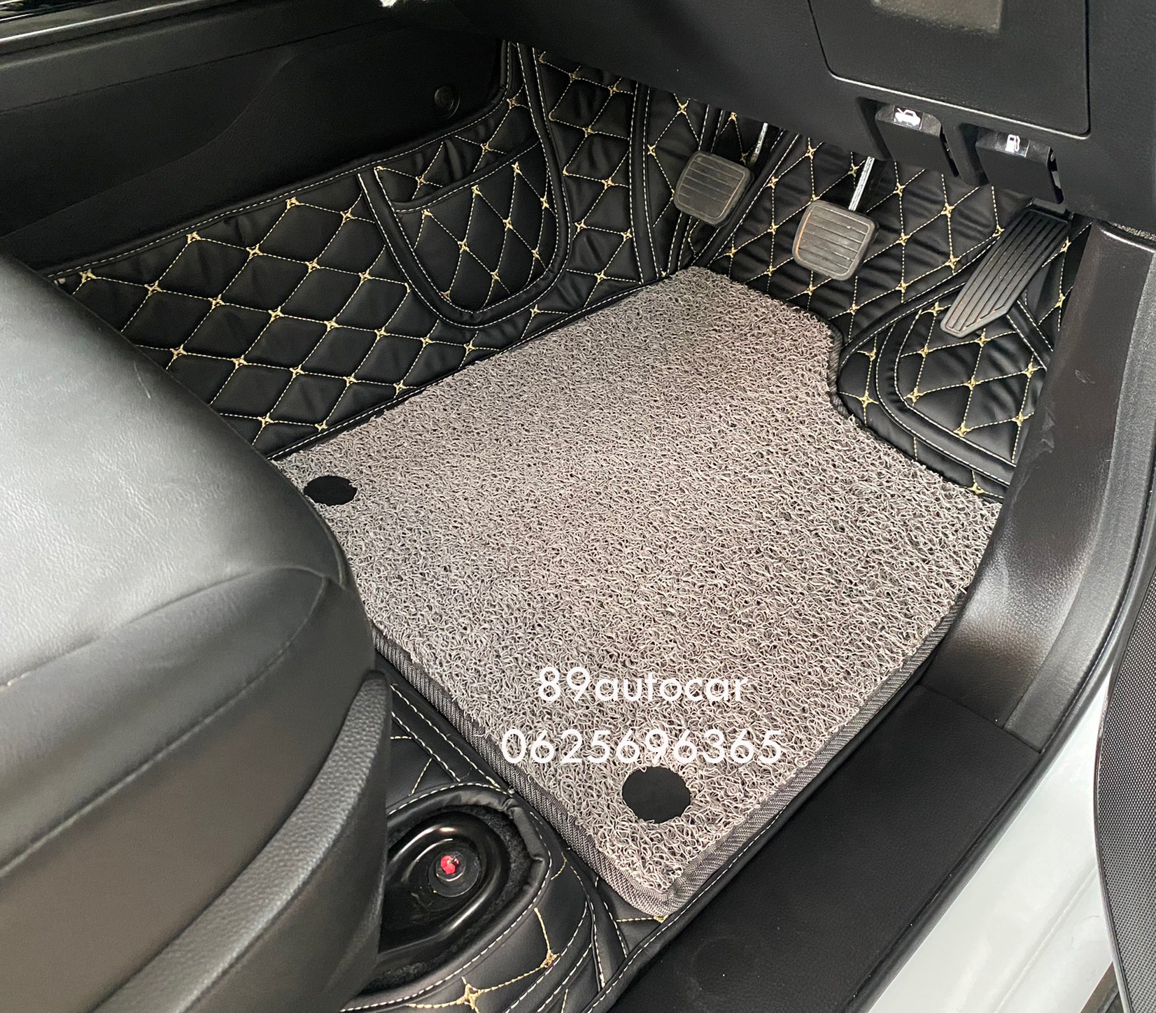 พรมปูพื้นรถยนต์ Isuzu D-Max 4 ประตู 2022 ปูพรม7D สีดำด้ายทอง เสริมด้วยพรมดักฝุ่นสีเทา