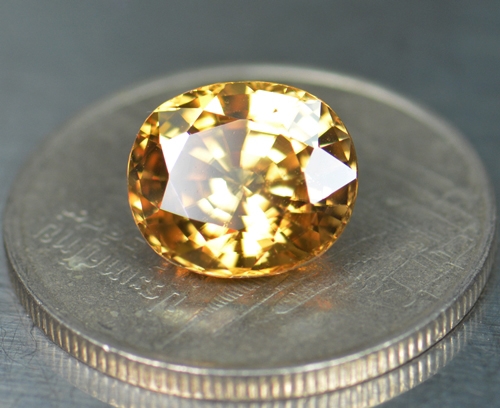 เพทายสีเหลือง (Zircon) 3.68 กะรัตสวยมาก (0367)