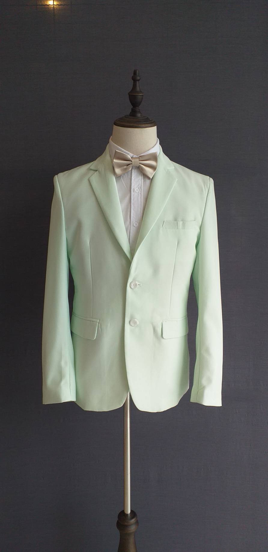 พร้อมเช่า ชุดสูทชาย สีเขียวมินท์ พาสเทล