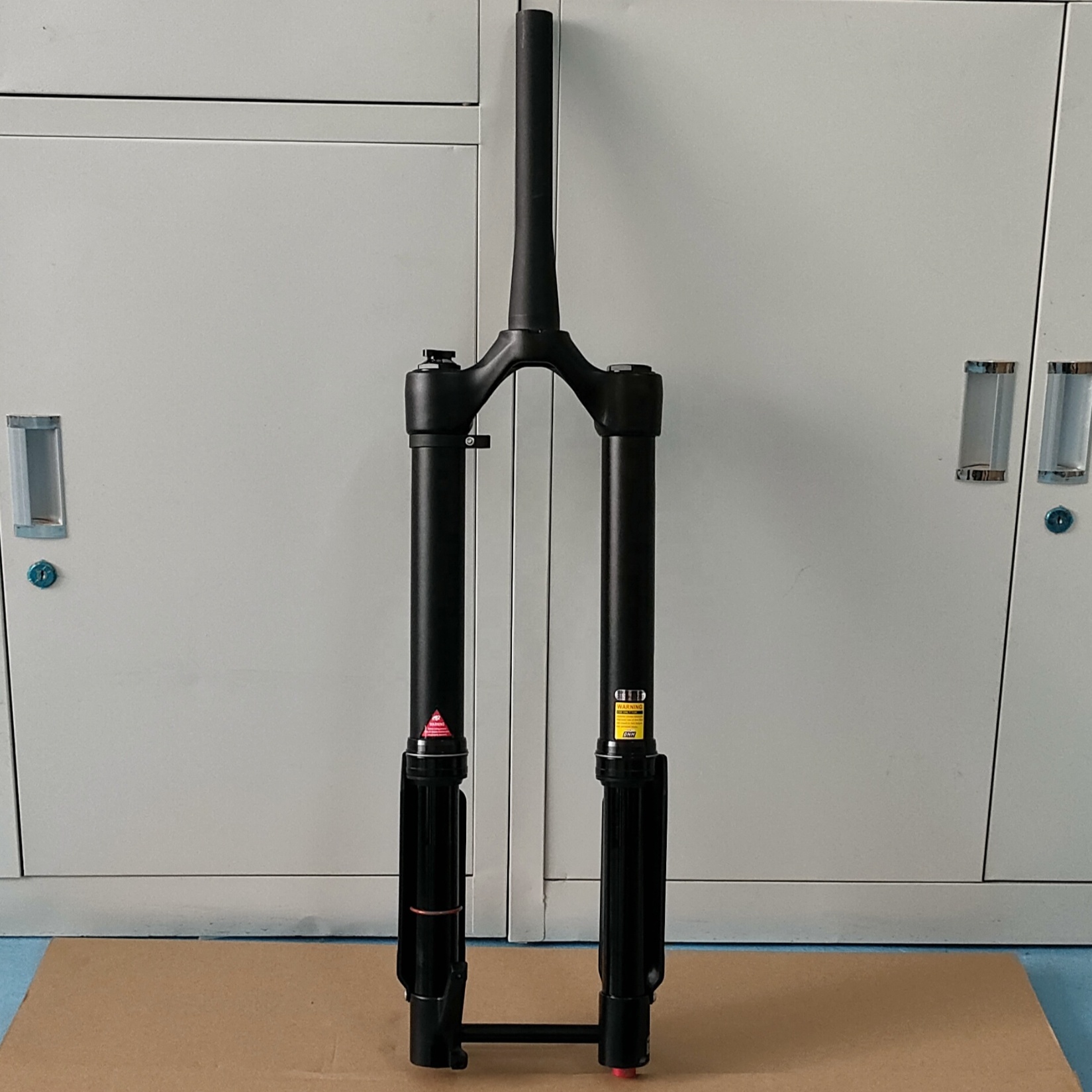 โช๊คกลับหัว โช๊คลม DNM USD-6 bicycle คอเทเปอร์ 15*100, 15*110MM. รองรับล้อ 27.5-29นิ้ว