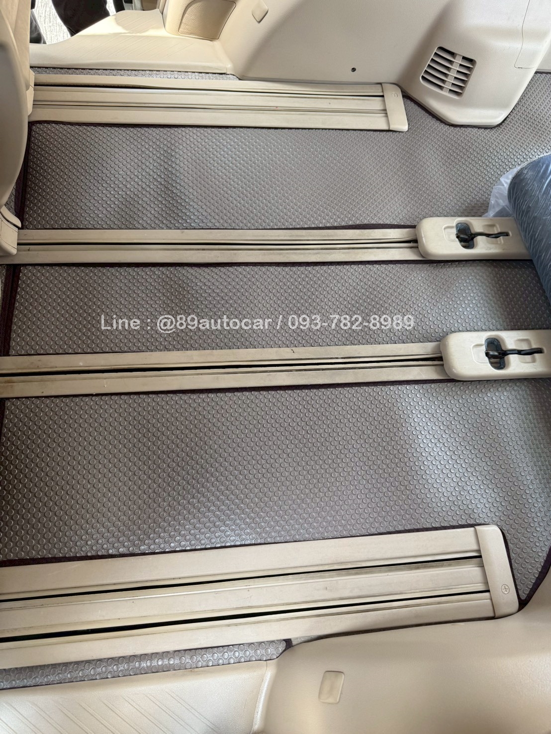 ผ้ายางปูพื้นรถยนต์ Toyota Alphard 20 ปี 2014 ปูกระดุมเล็ก PVC สีน้ำตาล