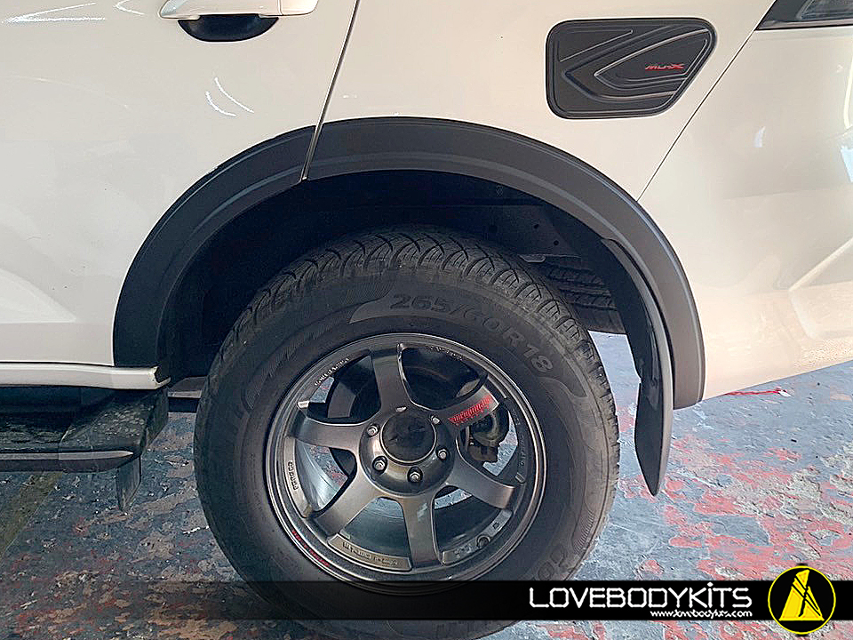 ซุ้มล้อแบบเรียบ : MU-X 2021