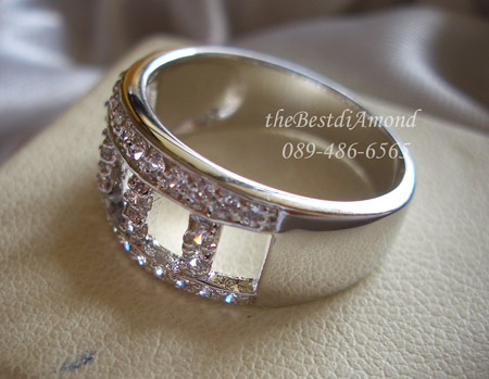 BR514RD+++แหวนแถวแบบตั้ง+นอน+++ สวยมากๆๆใส่แล้วแพรวพราว วิ๊งๆเลยค่ะ รูปแบบเก๋ไก๋มาก เล่นดีไซน์ 3 แถวโดยแถวบน-ล่าง เป็นแถวแนวนอน ตรงกลางเป็นแนวตั้ง