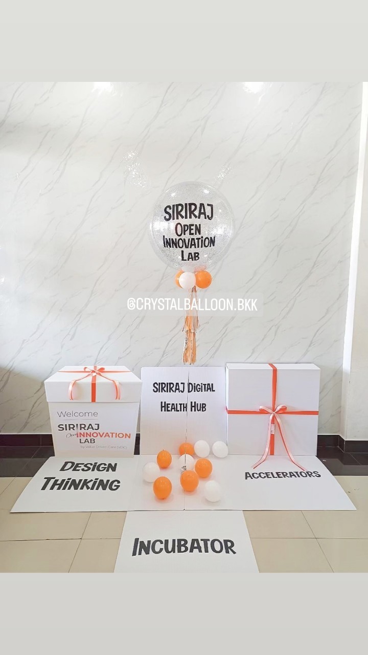 Grand Opening Surprised Box Bubble ขนาด 24" กลิตเตอร์สีเงิน พร้อมตกแต่ง สามารถใส่รูปได้ 4 ใบ สามารถเปลี่ยนสีลูกโป่ง/เปลี่ยนข้อความได้