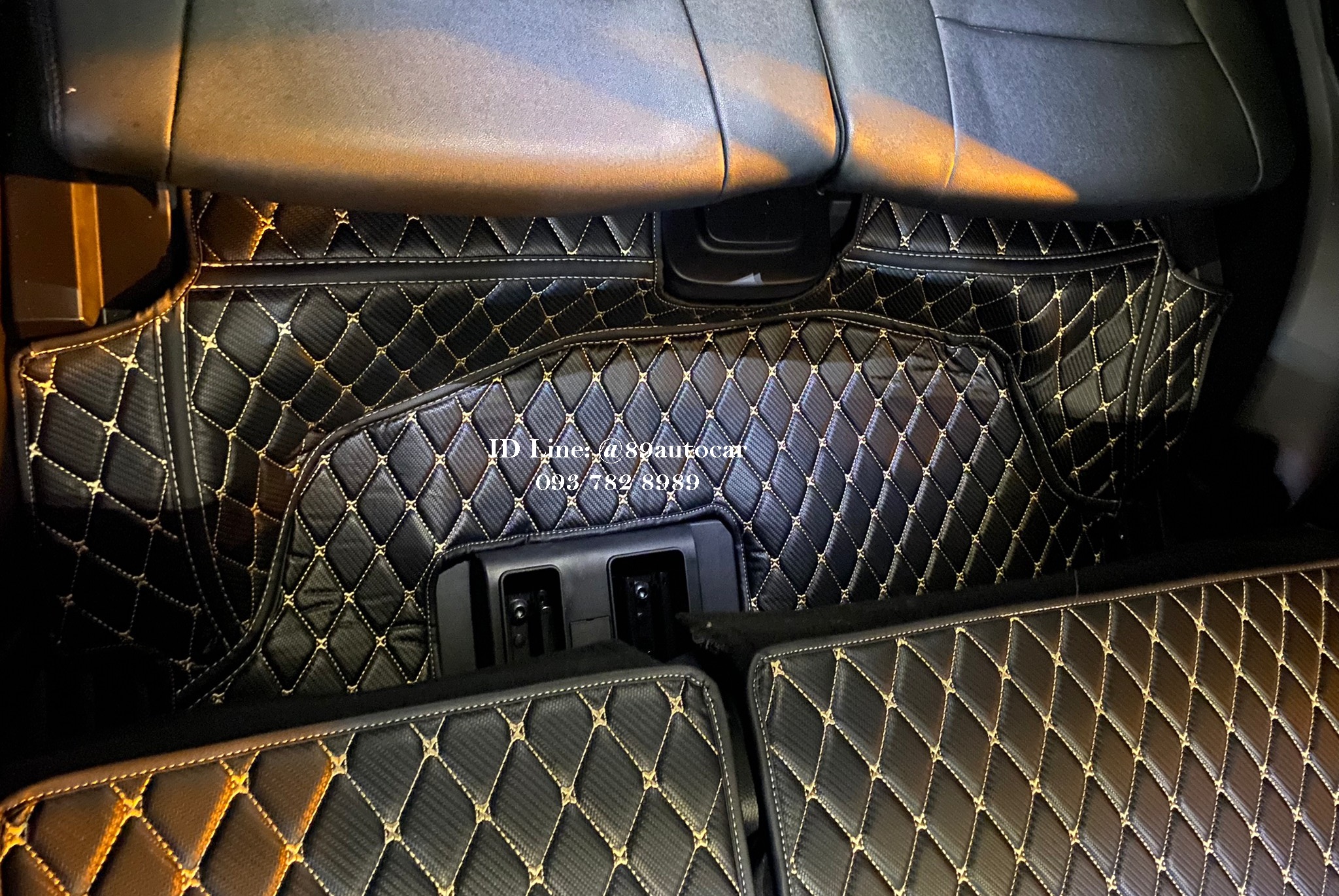 พรมปูพื้นรถยนต์ Ford Everest Next Gen 2022-2023 พรม6D สีดำด้ายทอง ลายเคฟล่า เต็มคัน
