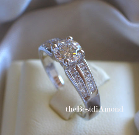 BR407RD+++แหวนชู 50 สตบ่าข้าง 2 แถว++ เรียบๆ แต่หรูหรา อยู่ได้นานไม่มีout เหมือนจริงสุดๆๆเพชรแวววาวมาก ใส่แล้วขับให้นิ้วเรียวสุด ไม่ควรพลาดนะคะ