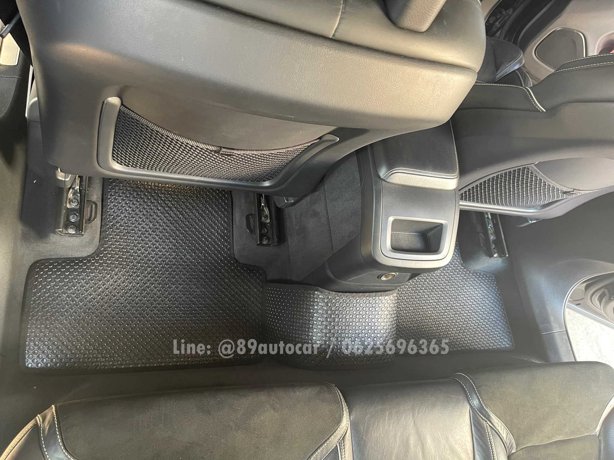 ผ้ายางปูพื้นรถยนต์ Volvo XC60 2019 ปูกระดุมเล็ก PVC สีดำขอบดำ + ท้ายเก็บของ