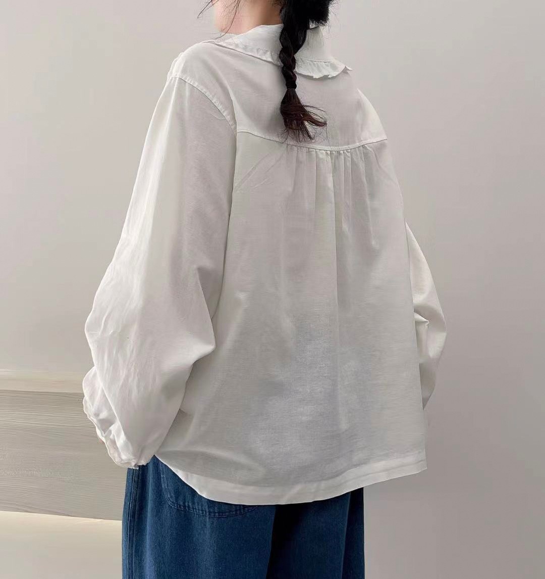 เสื้อคอบัวลายปักดอกไม้แต่งระบาย