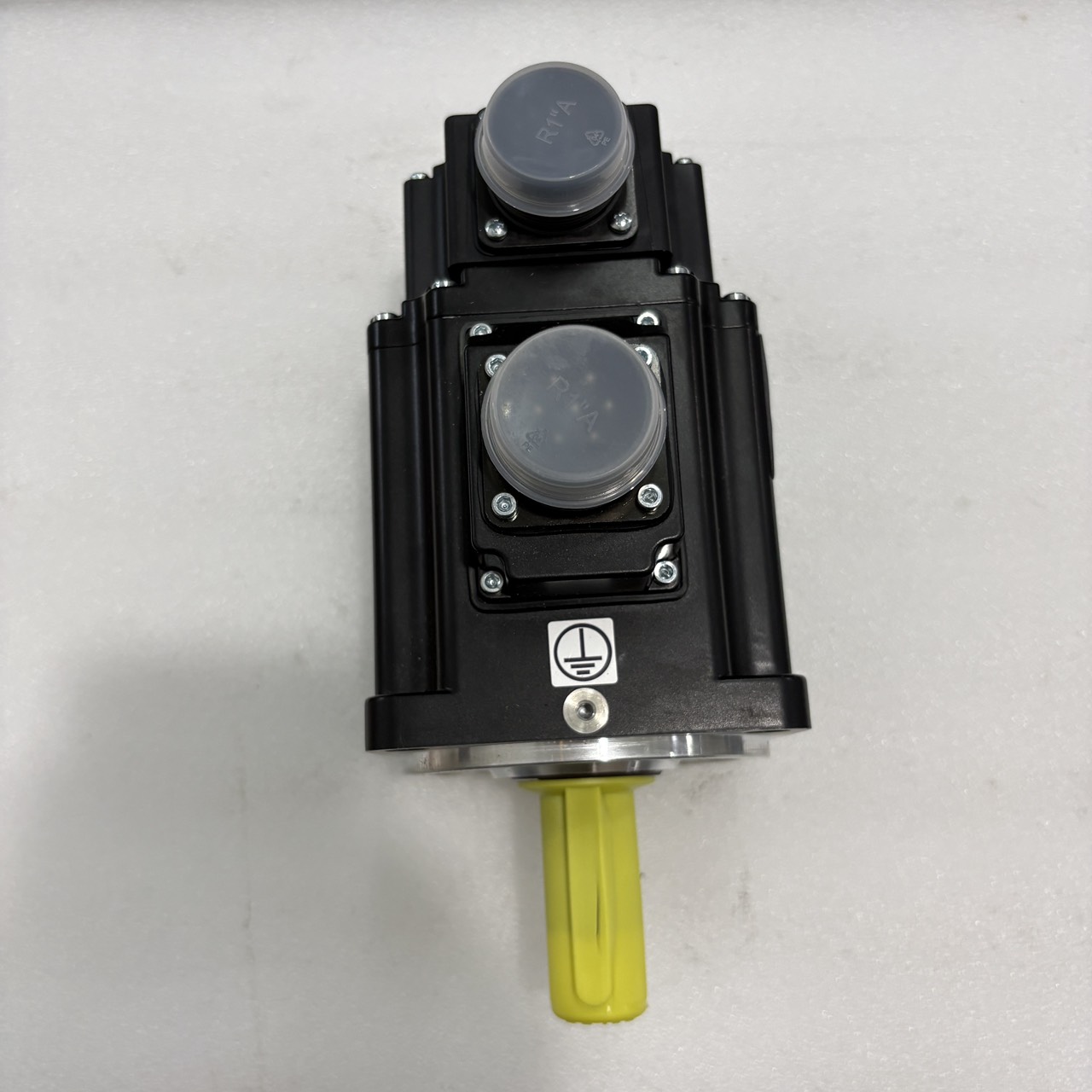 BCH2LH1033CA6C SERVO MOTOR " SCHNEIDER "