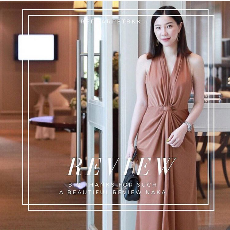 พร้อมเช่า ชุดราตรียาว ชุดเดรส แนวคล้องคอ จับเดรปหน้า สีส้มอิฐ สีน้ำตาล