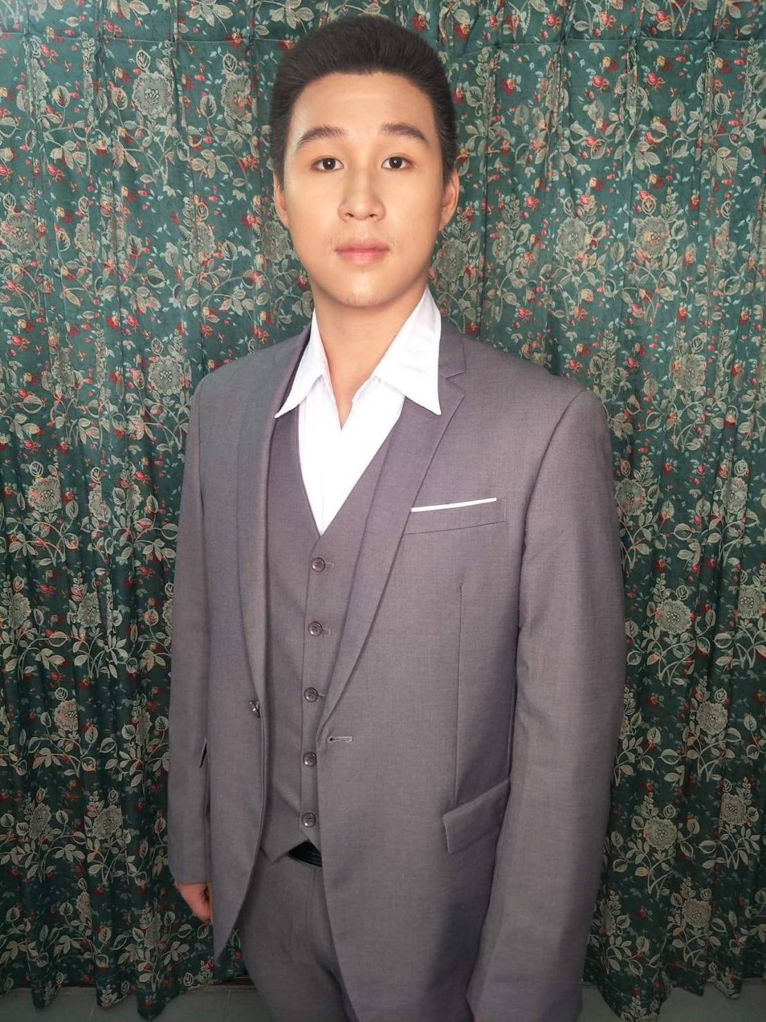 พร้อมเช่า ชุดสูทชาย สีเทาเข้ม เข้ารูป พร้อมเสื้อกั๊ก