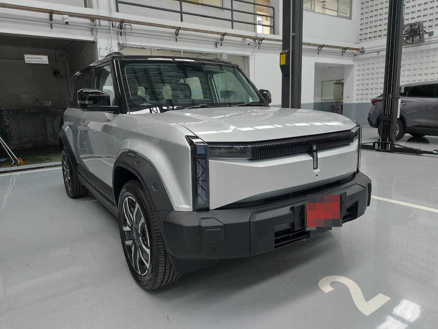 พรมปูพื้นรถยนต์ Omoda Jaecoo6 EV (โอโมด้า เจคลู 6 อีวี) ปูพรมVVIP สีดำด้ายน้ำเงิน เต็มคัน