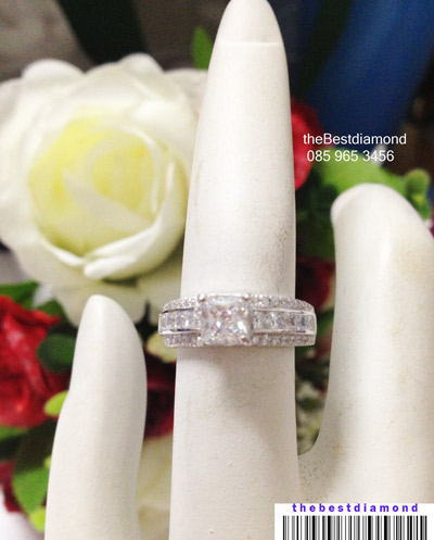 BR235RD+++แหวนเพชรcz สี่เหลี่ยม บ่าข้าง3แถว ดูดี เหมือนออกจากร้านจิว ไฮโซ สุดๆๆ ดูดีมีดีไซน์ เพชรเหลี่ยม Heart&Arrow