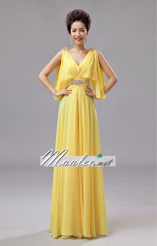 พร้อมเช่า ชุดราตรียาว สีเหลือง แบบเก๋ แขนย้วยผ่าข้างช่วยพรางต้นแขน แต่งเลื่อมช่วงเอว เข็มกลัดเพชรตรงไหล่