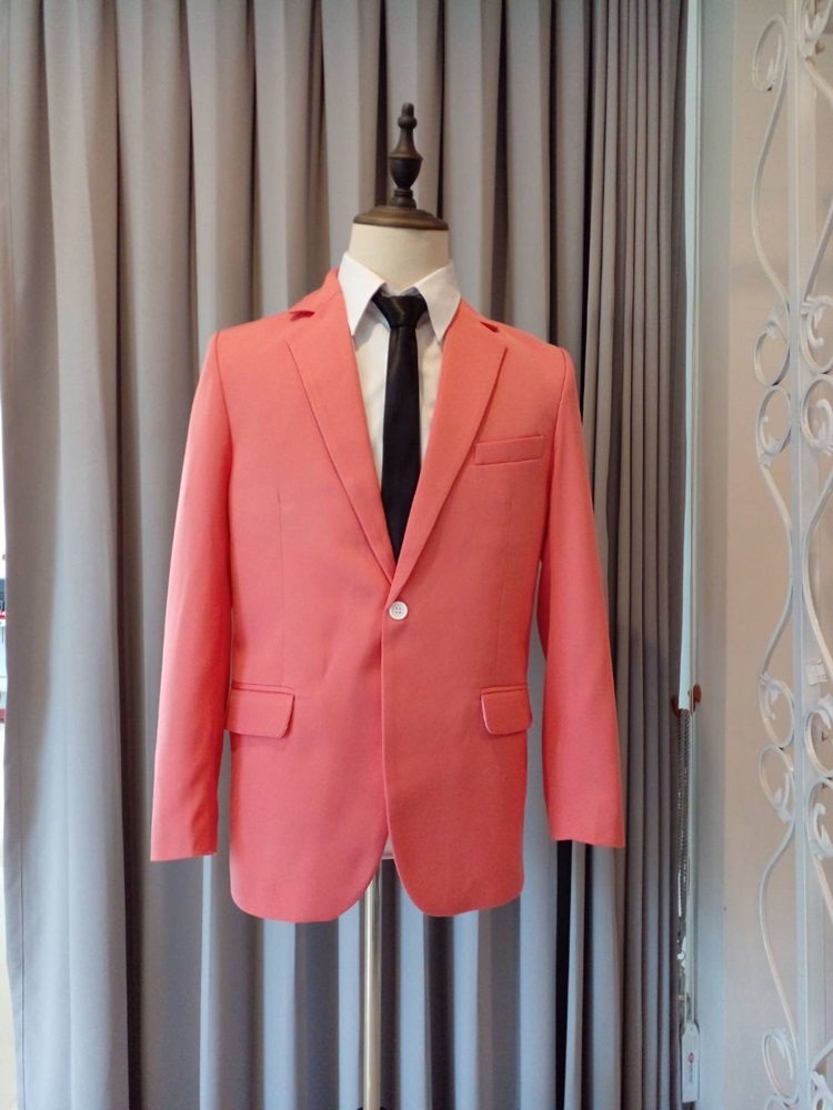 พร้อมเช่า ชุดสูทชาย สูทสีชมพูอมส้ม Coral Pink (ไม่มีเสื้อกั๊ก)