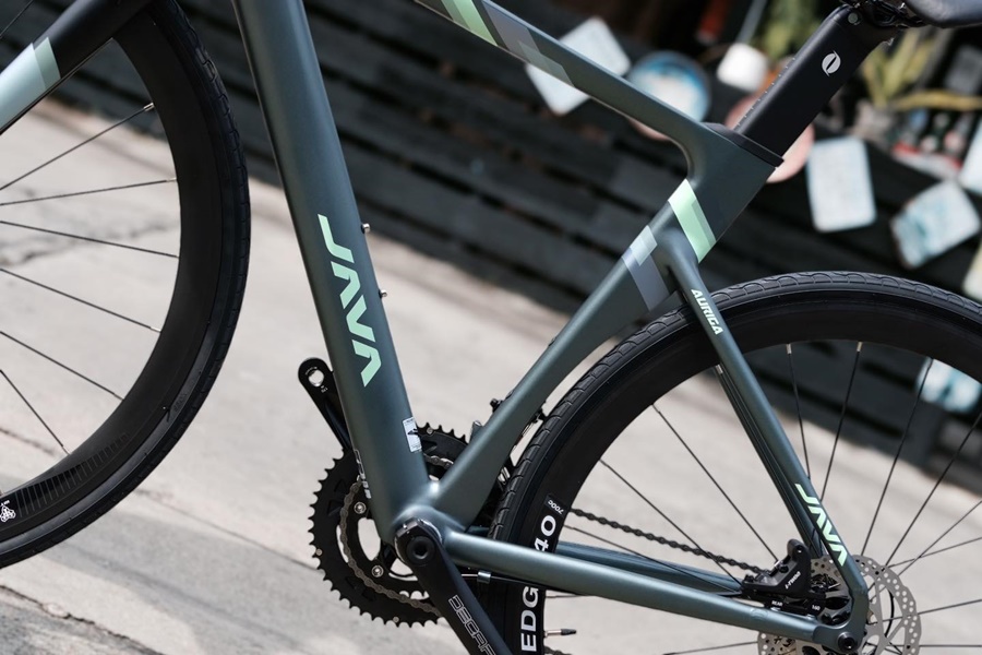 จักรยานเสือหมอบ JAVA AURIGA ชุดขับ L-TWOO-R5 18speeds เฟรมอลูมิเนียม ซ่อนสาย ลบรอยเชื่อม แฮนด์อลูมิเนียม lntegrated 700c มีสินค้า 𝐒𝐢𝐳𝐞 𝟒𝟖