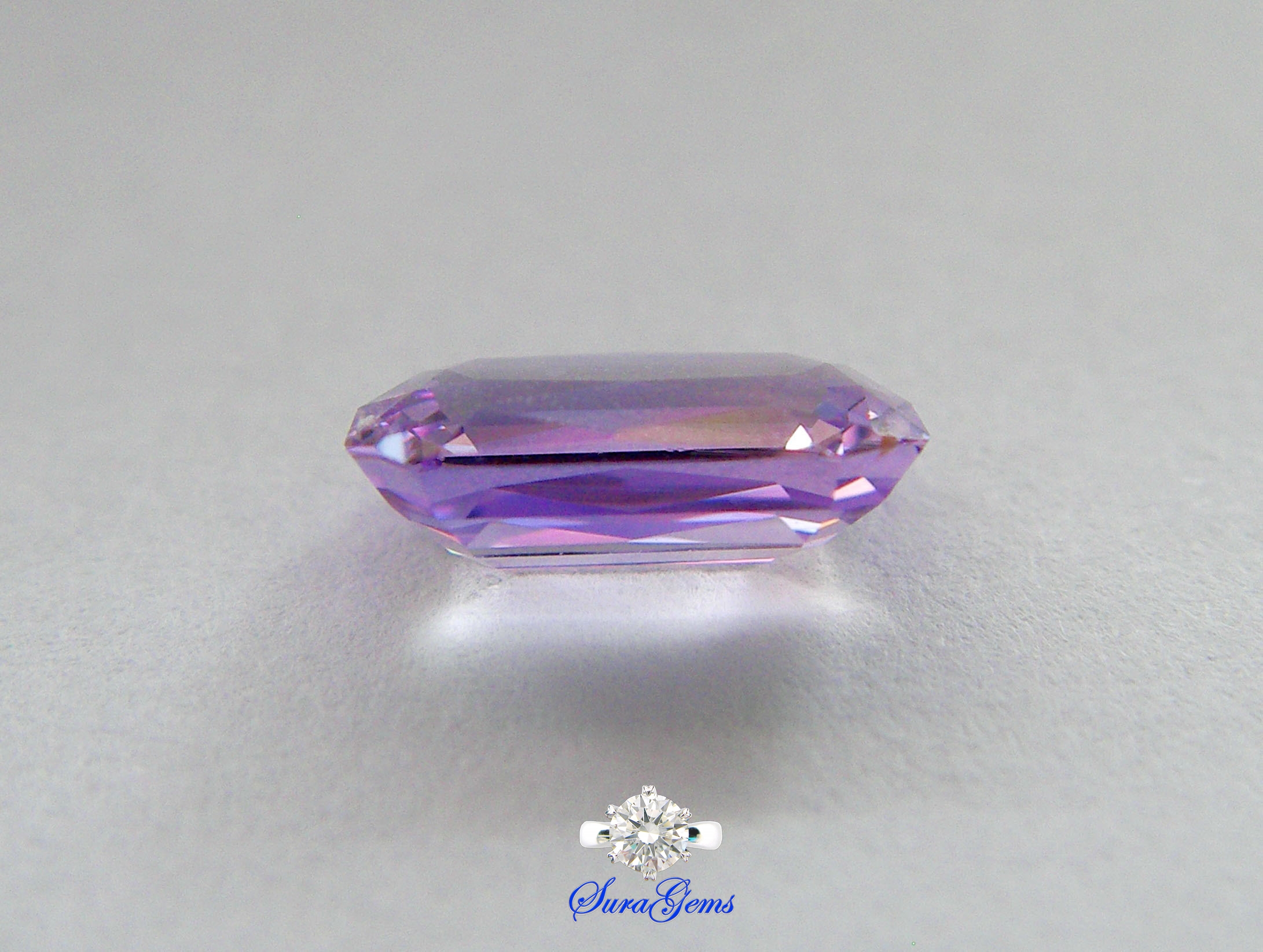 แซฟไฟร์ม่วง Purple Sapphire 紫色蓝宝石 Weight 1.34 Ct. Clarity VVS-IF .