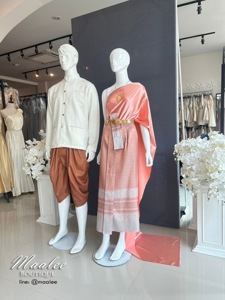 เช่า ชุดไทย ชุดเพื่อนเจ้าสาว ชุดไทยผ้าถุงสีเทาส้มเงิน สไบสีโอโรส