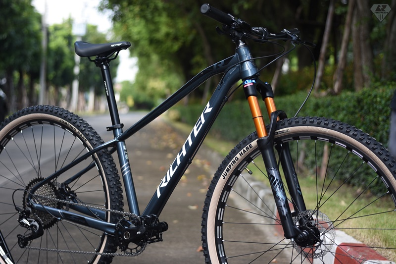 จักรยานเสือภูเขา RICHTER รุ่น Survey เกียร์ Sensah 13 Sp. เฟรม อลูมินั่ม ซ่อนสาย โช๊คลม Lockout ปรับระดับได้