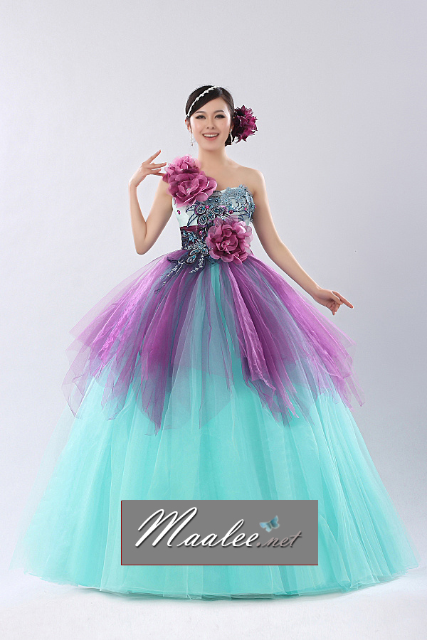 พร้อมเช่า ชุดแฟนซี ชุดราตรียาว ไหล่เฉียง สีฟ้ามิ้นต์ แต่งผ้าโปรงสีม่วง ประดับเลื่อมและดอกไม้