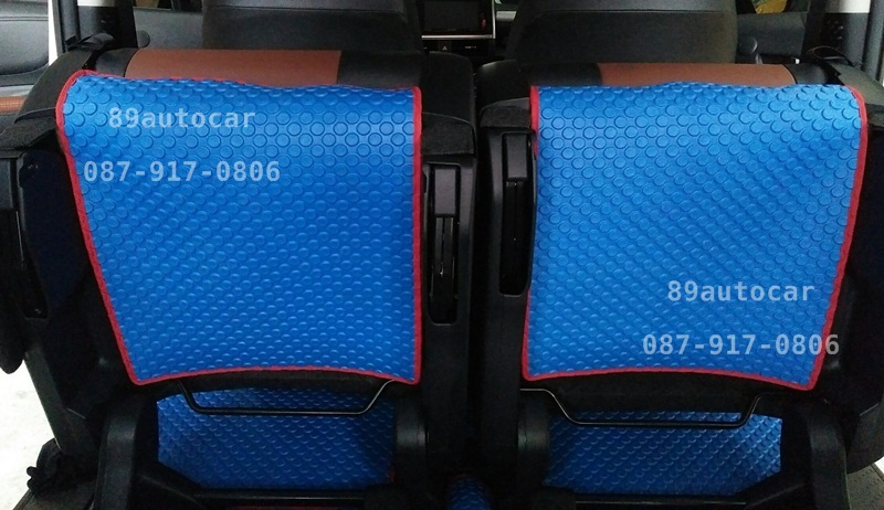 ผ้ายางปูพื้นรถยนต์ Toyota Sienta กระดุมสีฟ้าขอบแดง