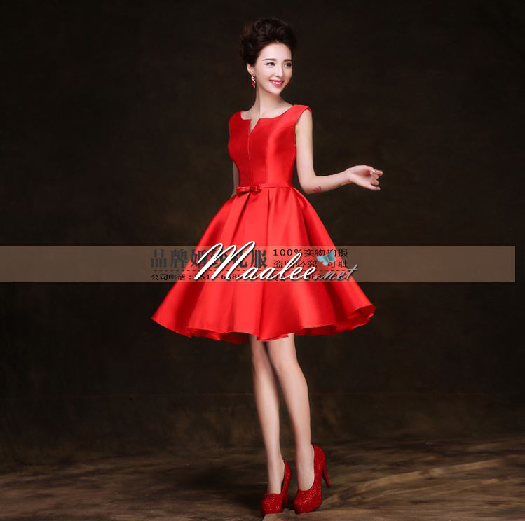 พร้อมเช่า ชุดราตรีสั้น แบบแขนกุด ผ้าซาตินเรียบหรู กระโปรงทรงA แต่งโบว์2ชั้น ช่วงเอว สีแดง (เชือกผูกหลัง)