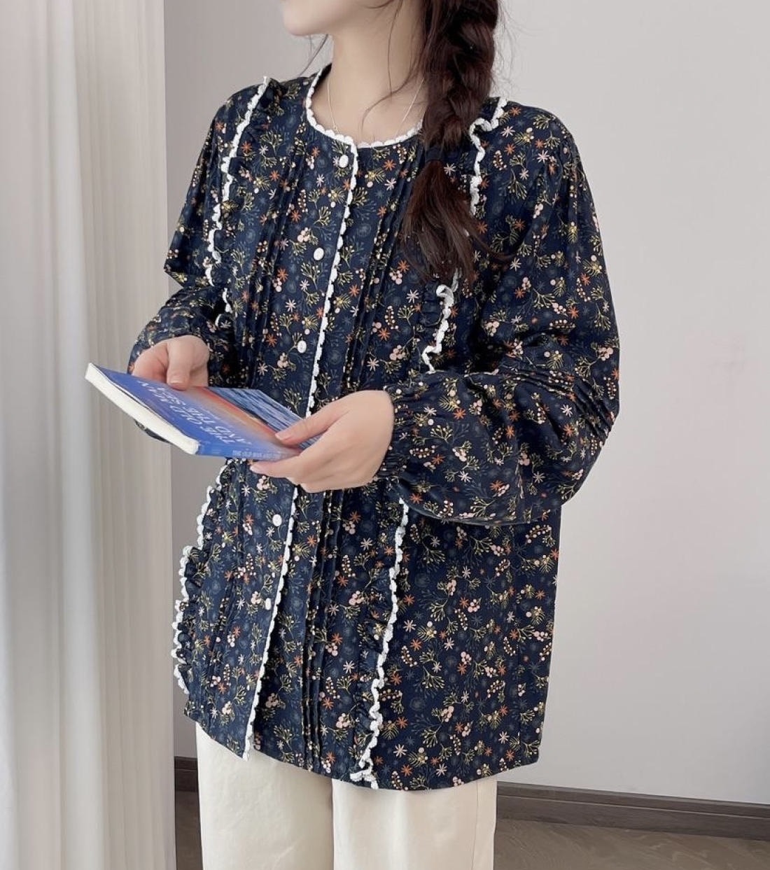 เสื้อผ้าฝ้ายลายดอกไม้แต่งระบาย