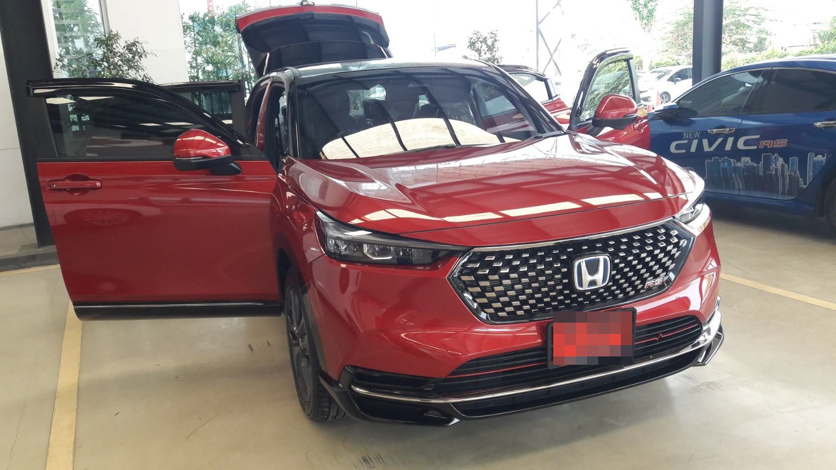 ขายพรมปูพื้นรถยนต์ Honda HR-V 2022 ปูพรม7D สีดำด้ายแดง + พรมไวนิลดักฝุ่นสีแดง เต็มคัน