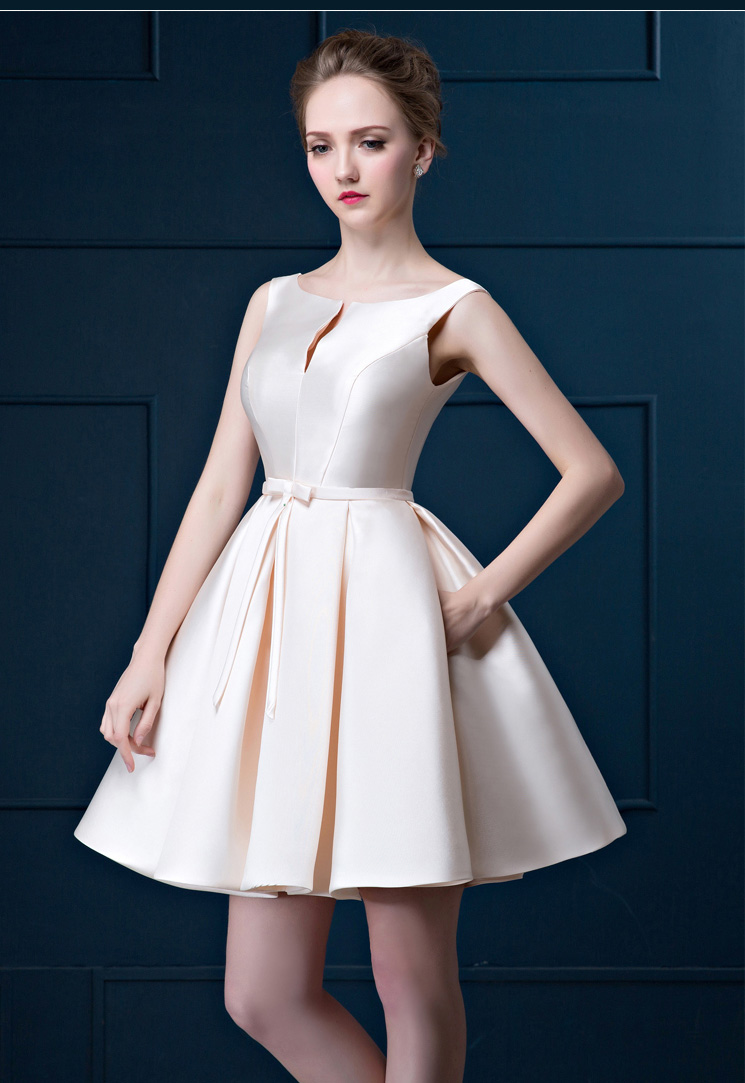 พร้อมเช่า ชุดราตรีสั้น แบบแขนกุด ผ้าซาตินเรียบหรู กระโปรงทรงA แต่งโบว์2ชั้น ช่วงเอว สีครีม Champagne (เชือกผูกหลัง)