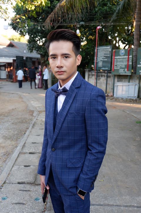 พร้อมเช่า ชุดสูทชาย สีน้ำเงิน ลายตาราง ทรงเข้ารูป สไตล์เกาหลี พร้อมเสื้อกั๊ก